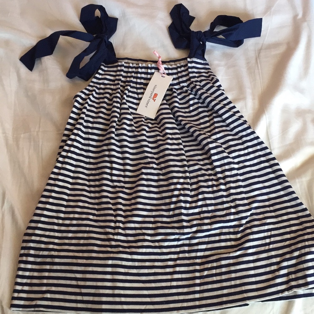 Vineyard vines top